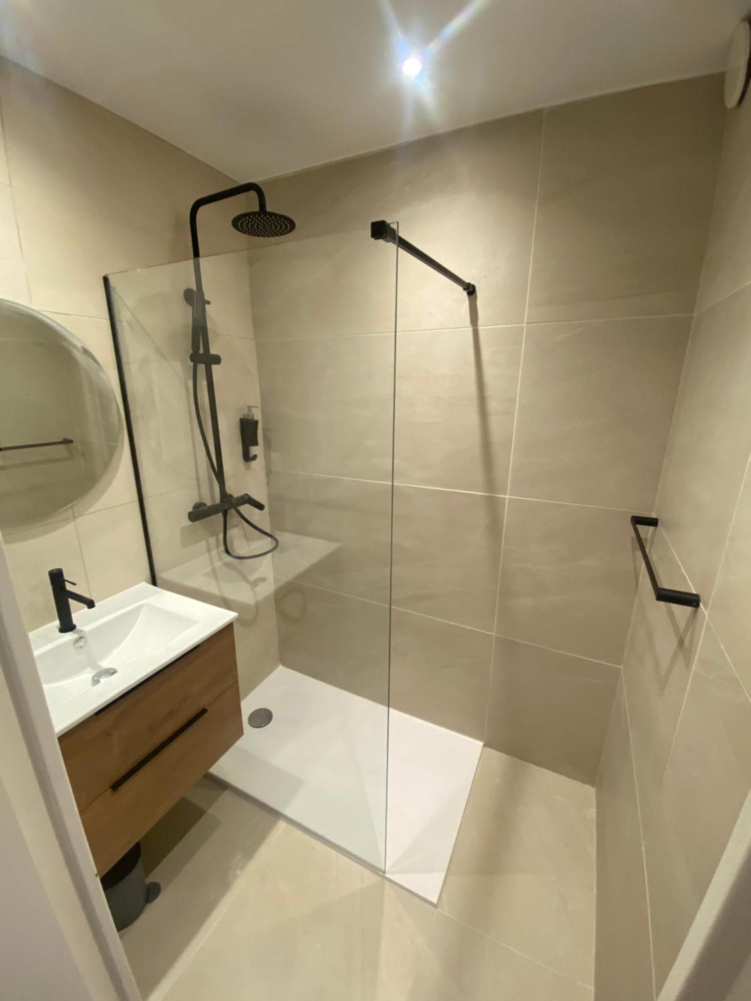 Appartement Avec Piscine 5 Min A Pieds Des Plages 瓦洛里 客房 照片